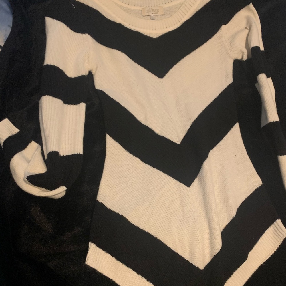 Small black and white sweater